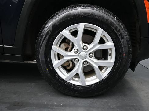 Used 2023 Jeep Grand Cherokee Limited AWD/4WD image 10