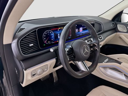Certified 2025 Mercedes-Benz GLS 450 4MATIC image 9
