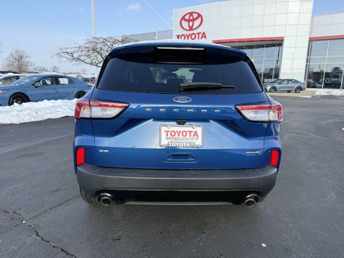 Used 2022 Ford Escape SE w/ SE Sport Appearance Package image 7