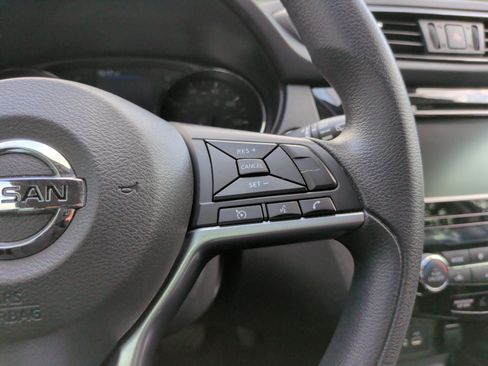Used 2020 Nissan Rogue Sport SV FWD image 23