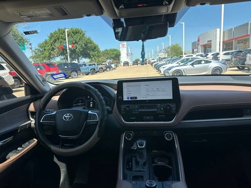 Used 2026 Toyota Grand Highlander AWD image 14