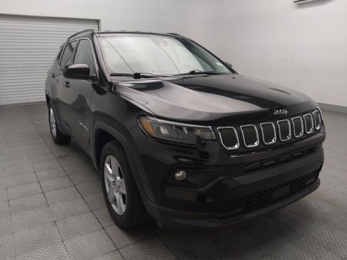 Used 2022 Jeep Compass Latitude FWD image 13