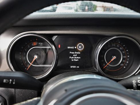 Used 2019 Jeep Wrangler Unlimited Sahara AWD/4WD image 9