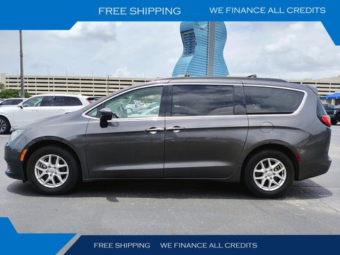Used 2020 Chrysler Voyager Lxi FWD image 1