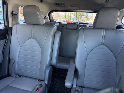 Used 2022 Toyota Highlander XLE image 16
