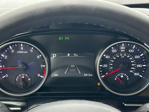 Used 2024 Kia Carnival EX image 24