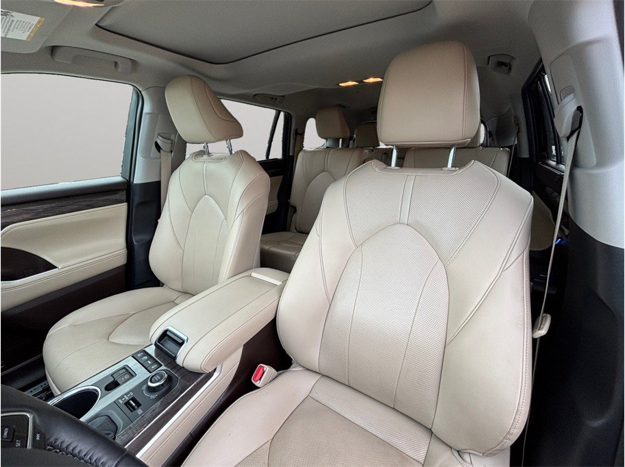 Used 2020 Toyota Highlander Limited AWD/4WD image 20