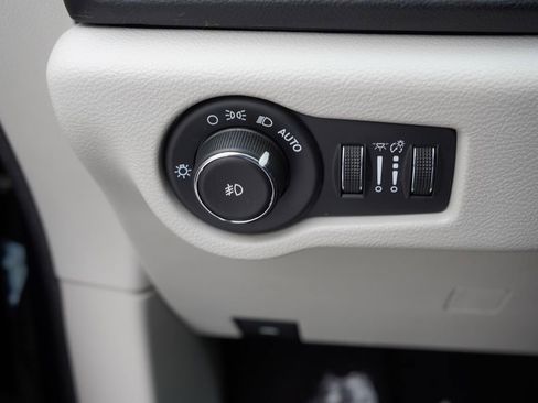 Certified 2017 Chrysler Pacifica Touring-L image 25