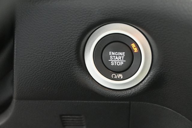 Used 2025 Chrysler Pacifica Select FWD image 35