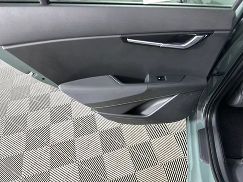 Used 2023 Kia Niro EX Touring FWD image 14