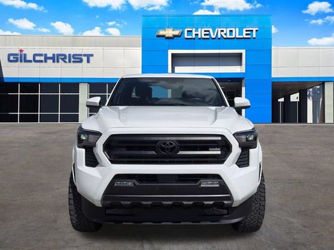 Used 2025 Toyota Tacoma SR5 AWD/4WD image 2