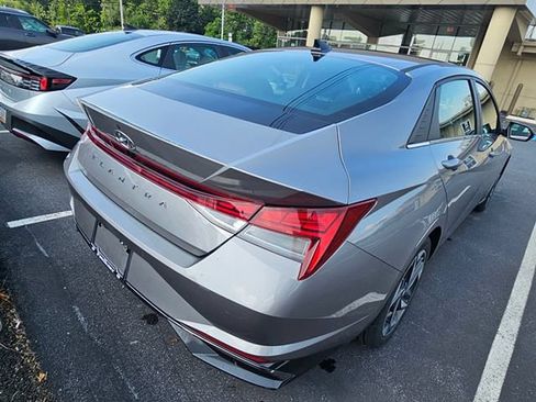 Used 2021 Hyundai Elantra SEL w/ Convenience + Premium Package FWD image 5