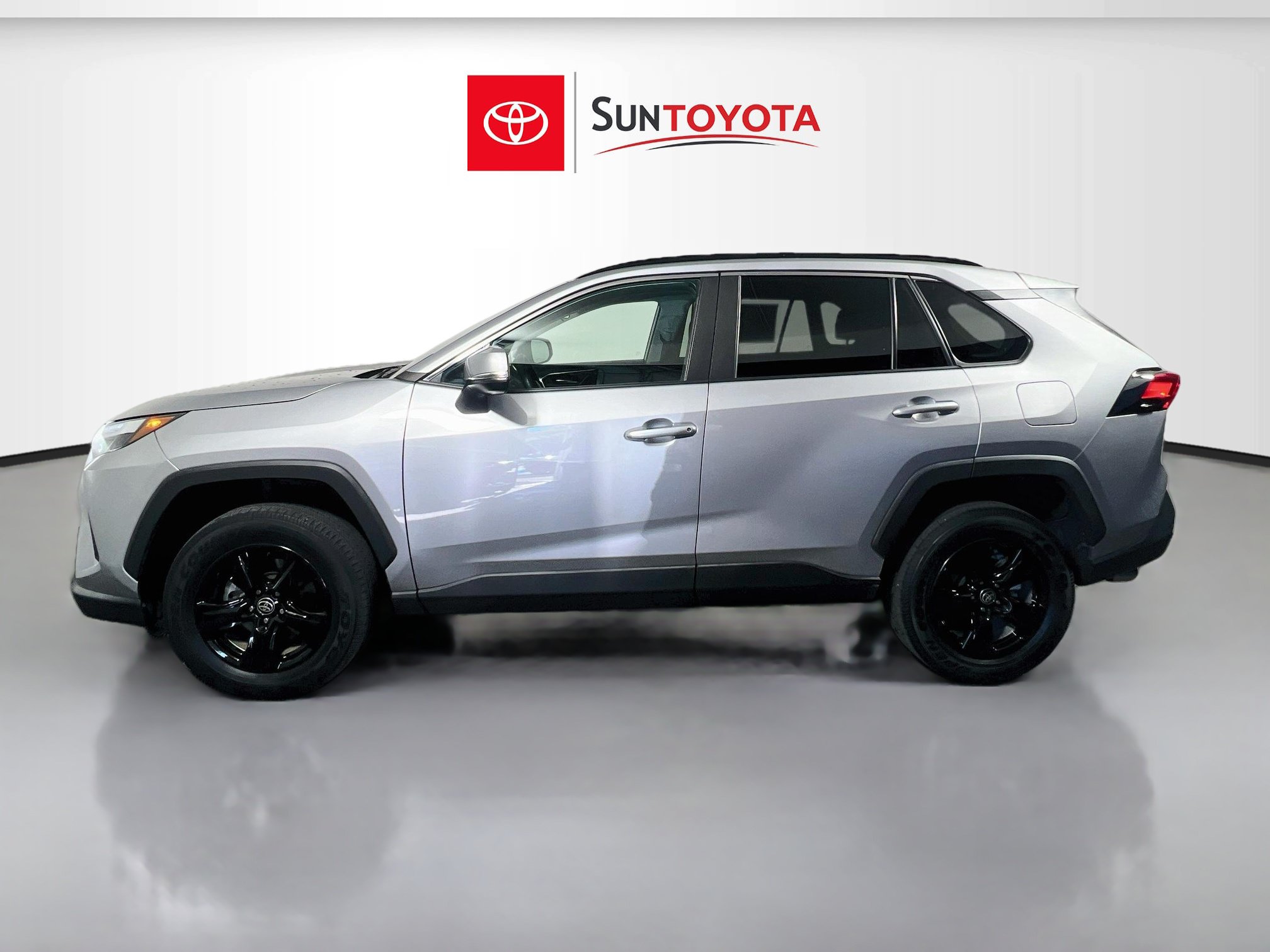 Used 2024 Toyota RAV4 XLE FWD image 7