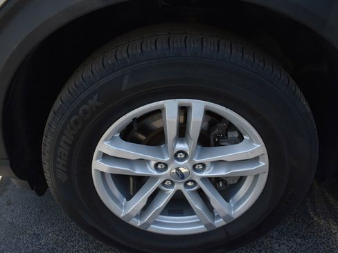 Used 2023 Ford Explorer XLT w/ Equipment Group 202A image 7