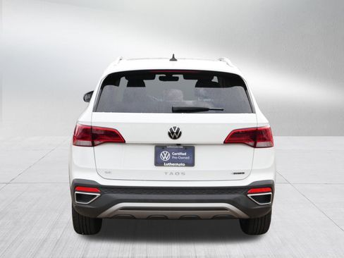 Certified 2024 Volkswagen Taos SE w/ Panoramic Sunroof Package image 6