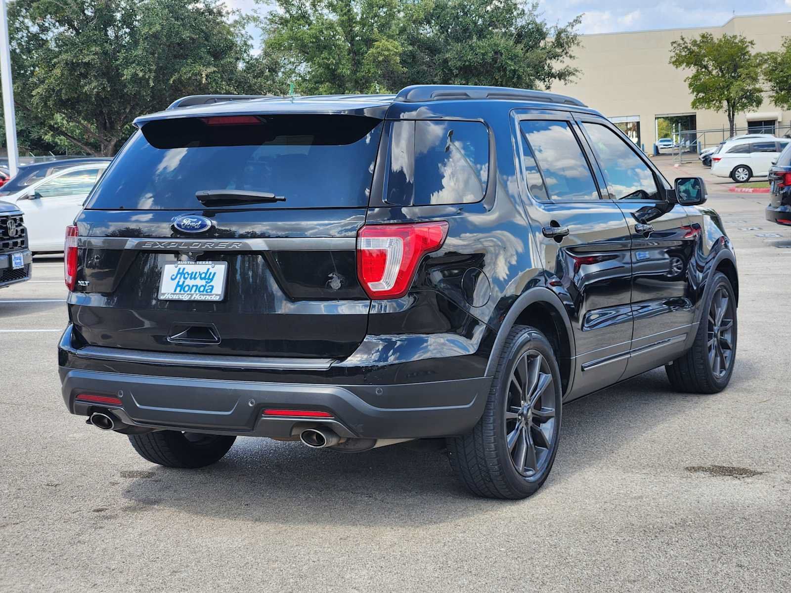 Used 2018 Ford Explorer XLT w/ Equipment Group 202A FWD image 6