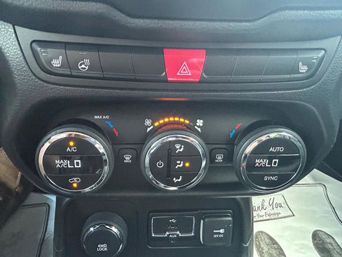Used 2015 Jeep Renegade Limited AWD/4WD image 24