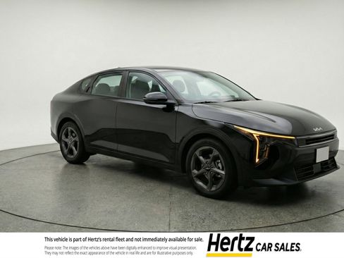 Used 2025 Kia K4 LXS image 1