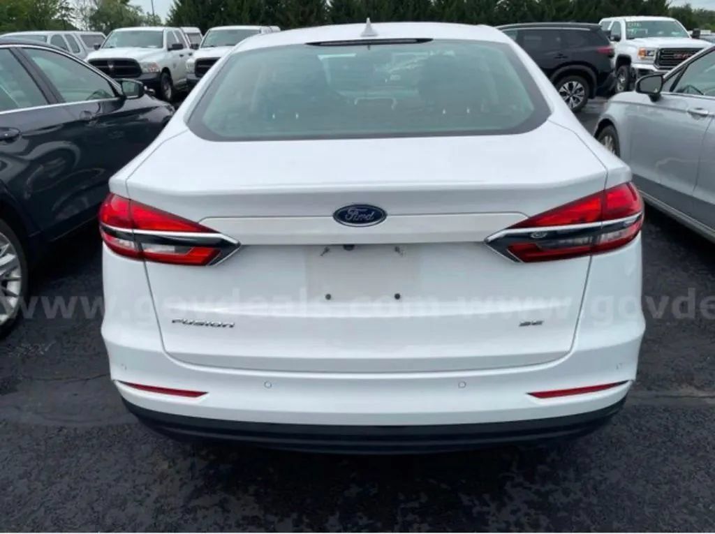 Used 2019 Ford Fusion SE FWD image 6