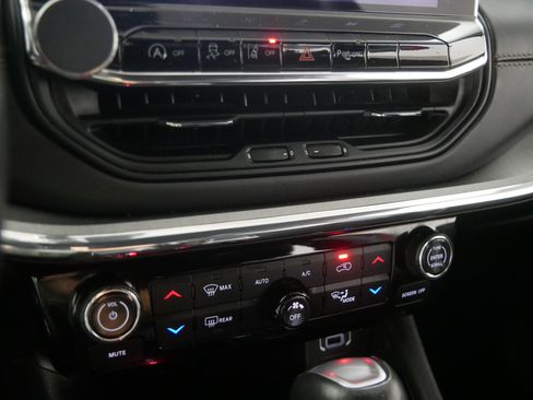 Used 2022 Jeep Compass Limited image 23