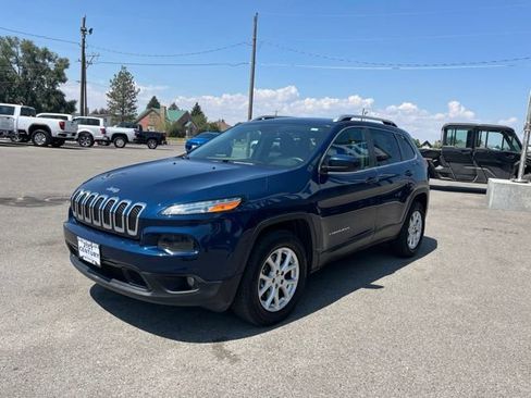 Used 2018 Jeep Cherokee Latitude AWD/4WD image 3
