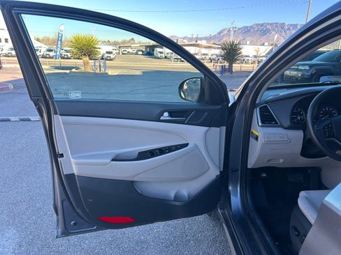 Used 2017 Hyundai Tucson SE image 16