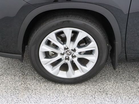 Used 2024 Toyota Highlander Limited image 10