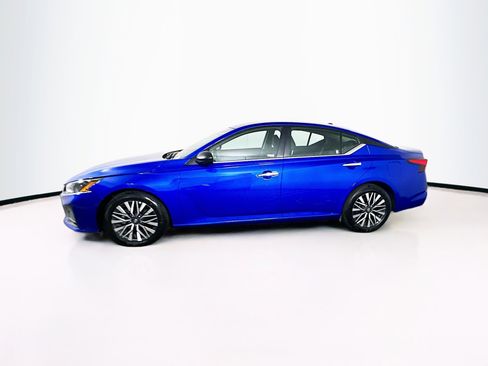 Used 2025 Nissan Altima 2.5 SV image 4