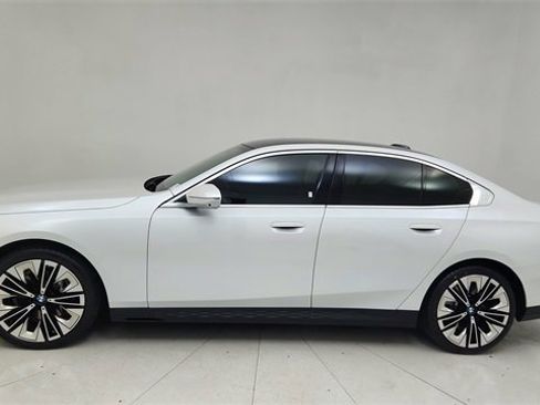 Used 2025 BMW 540i xDrive image 10