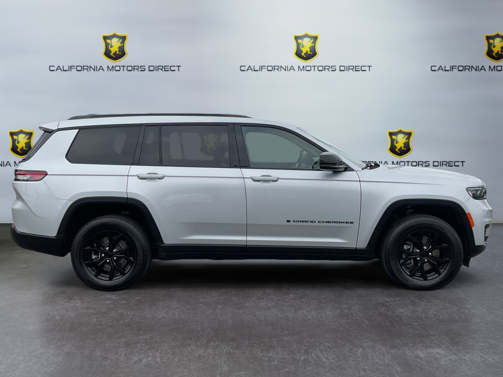 Used 2024 Jeep Grand Cherokee L Laredo AWD/4WD image 4