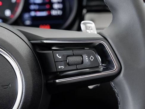 Certified 2025 Porsche Macan image 14