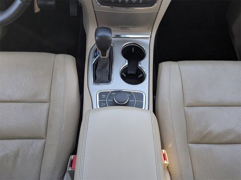 Used 2017 Jeep Grand Cherokee Limited w/ Luxury Group II image 24