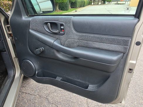 Used 2000 Chevrolet S10 Pickup LS w/ Preferred Equipment Group image 20