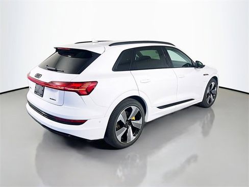 Used 2023 Audi e-tron Premium Plus w/ Premium Plus Package image 7