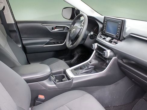 Used 2020 Toyota RAV4 XLE w/ Convenience Package image 15