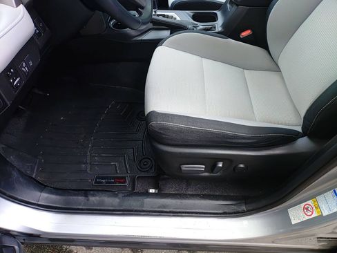 Used 2018 Toyota RAV4 XLE AWD/4WD image 10