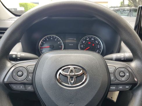 Used 2021 Toyota RAV4 LE image 19