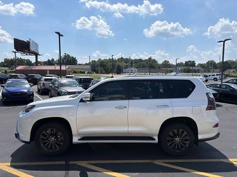 Used 2023 Lexus GX 460 Premium w/ Accessory Package AWD/4WD image 3