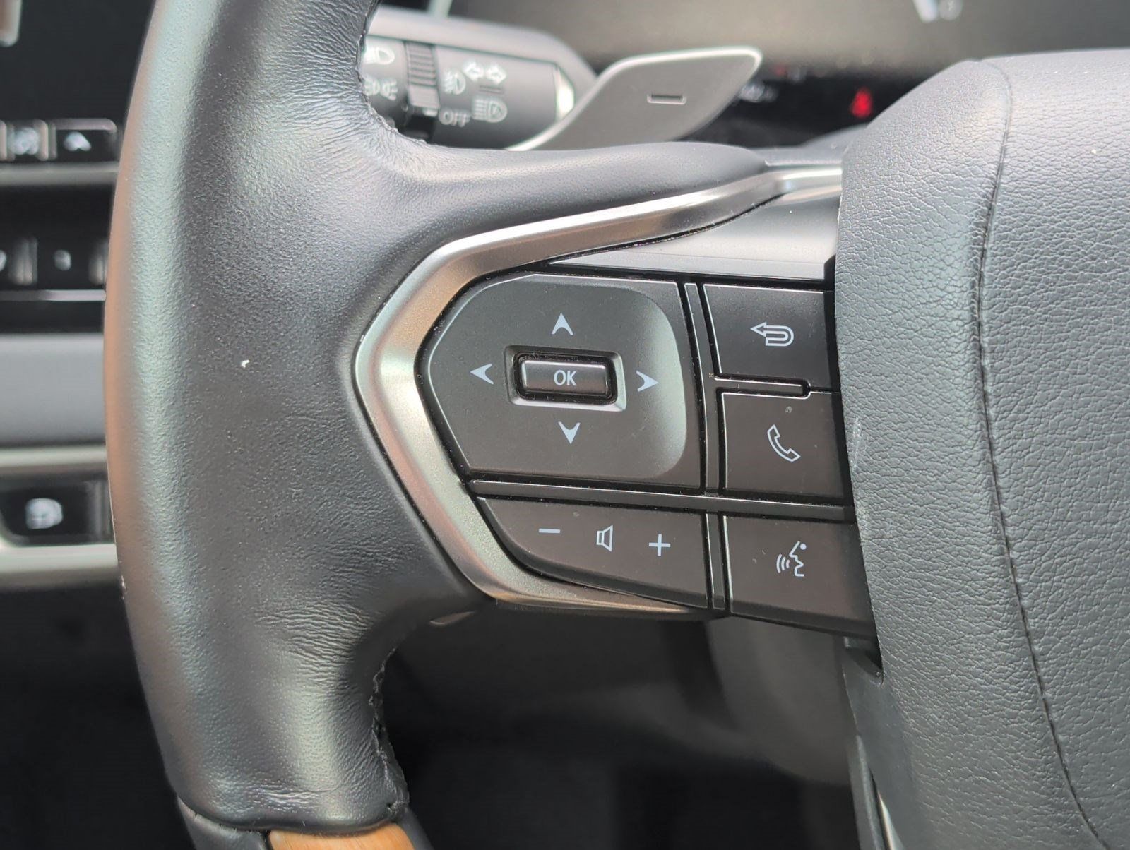 Used 2025 Lexus RX 350 Premium w/ Accessory Package (Z1) FWD image 14