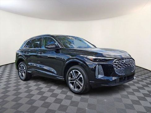 Certified 2025 Audi Q5 Premium w/ Premium Plus AWD/4WD image 1