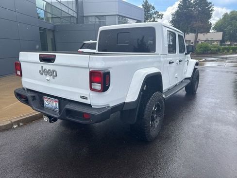 Used 2020 Jeep Gladiator Overland AWD/4WD image 4