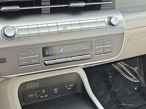 Used 2025 Hyundai Kona SEL FWD image 14