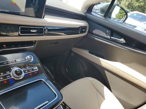 Certified 2023 Lincoln Nautilus Reserve image 30