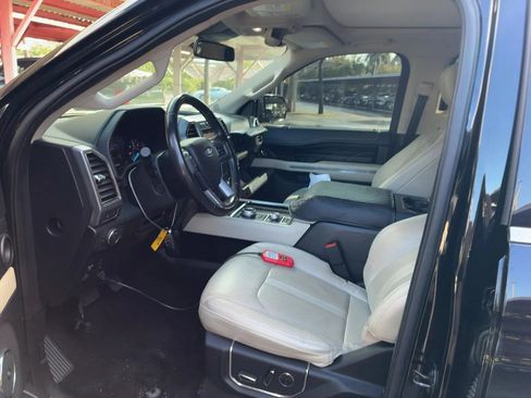Used 2019 Ford Expedition Platinum image 4