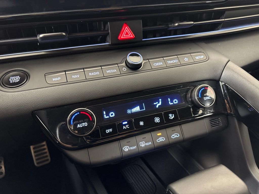 New 2025 Hyundai Elantra SEL FWD image 34