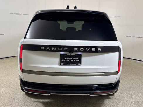 Used 2025 Land Rover Range Rover SE AWD/4WD image 4