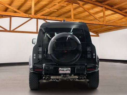 Used 2024 Land Rover Defender 90 V8 image 4