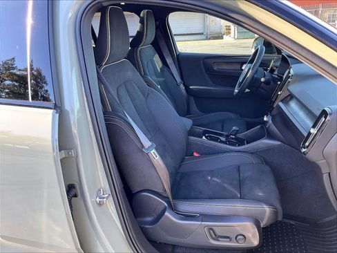 Used 2023 Volvo XC40 Recharge Ultimate image 10