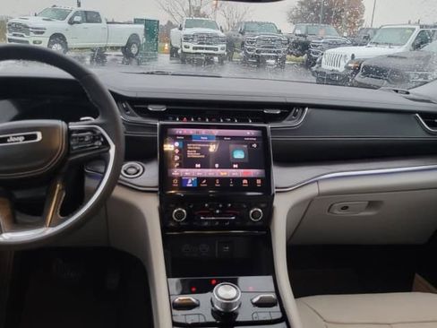 Used 2022 Jeep Grand Cherokee Overland image 13