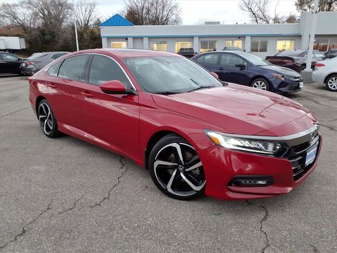 Used 2019 Honda Accord Sport image 2